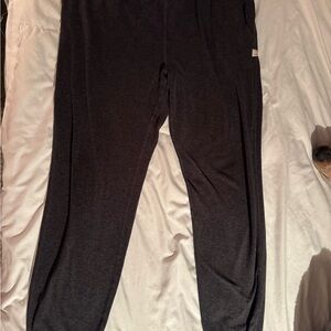 Vuori women’s Joggers in charcoal gray. Size large long length.